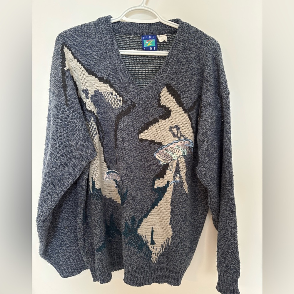 Vintage Brand Fine Line Blue & Cream V-Neck Sweater - Size Medium